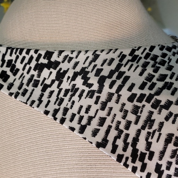 New York & Co. Vintage Y2K Black & white. V neck with a knot. Career flattering. - Picture 4 of 10